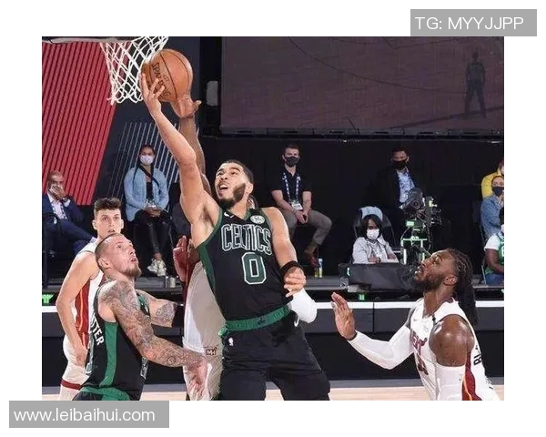 开拓者与绿军激战正酣谁能在这场对决中笑到最后